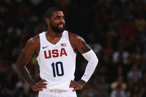 C罗一家海边度假，乔治娜晒比基尼展示性感身材