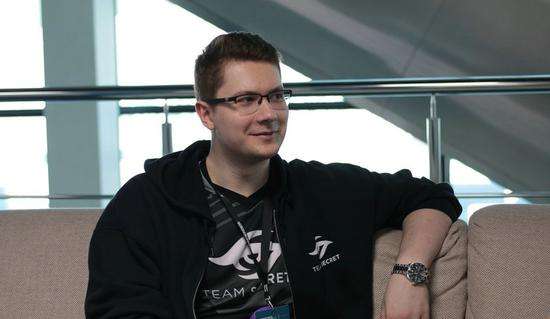 曼晚：曼联决定让莱昂先在青训梯队效力，以适应英格兰足球